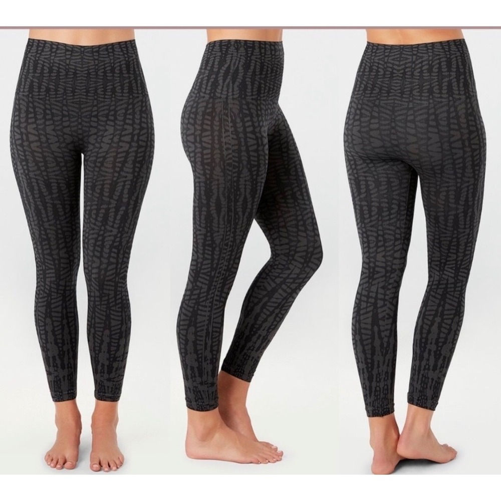 Spanx Look At Me Now Seamless Leggings Black Grey Textured Pattern Womens Medium